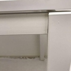 IKEA 白テーブルの画像