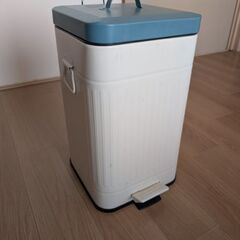 ペダル式ゴミ箱