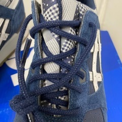 ASICS ネイビー ランニングシューズの画像