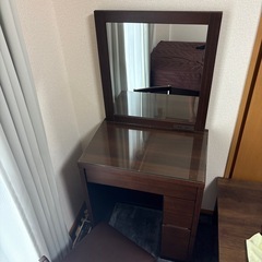 20%オフ中　
ドレッサー(鏡台)　イスセットの画像
