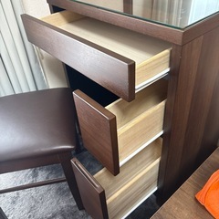 20%オフ中　
ドレッサー(鏡台)　イスセットの画像