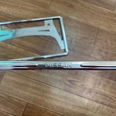 日産　純正ナンバーフレームの画像