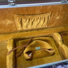 ③ 楽器ケース 中古品 三味線？ ハードケース 赤紫色の画像
