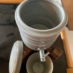 お酒など入れる陶器の画像