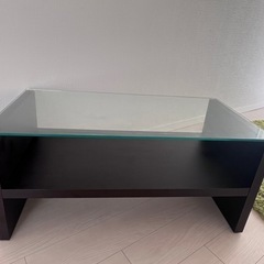 ガラス天板テーブルの画像