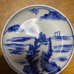白地に青絵の中皿の画像