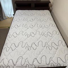サータ シモンズ 海外高級マットレス　ベッドの画像