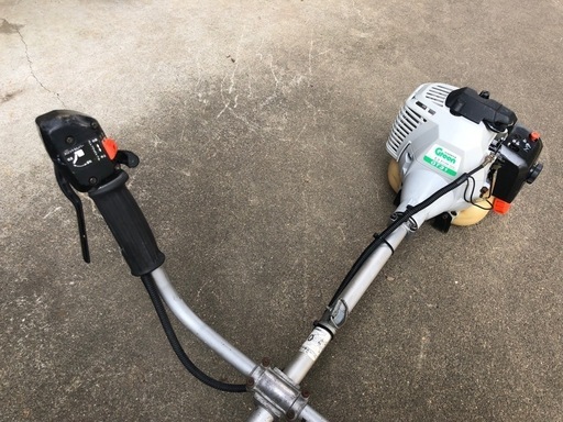 刈払機 草刈機 排気量大きめ