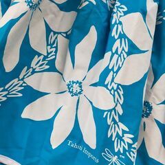 Tahiti Imports パウスカート 数回使用。 約65cm ターコイズブルーに白のお花がとても映えます。 生地にハリ感あります。の画像