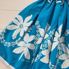 Tahiti Imports パウスカート 数回使用。 約65cm ターコイズブルーに白のお花がとても映えます。 生地にハリ感あります。の画像