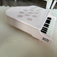 KAWAI ミニピアノの画像