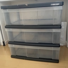 3段の衣装ケースの画像