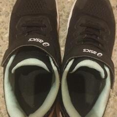 asicsスニーカーの画像