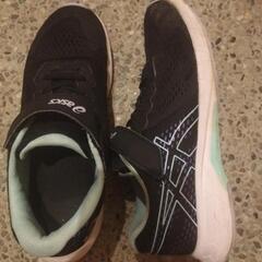 asicsスニーカーの画像