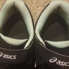 asicsスニーカーの画像