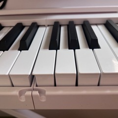 折りたたみ式電子ピアノ