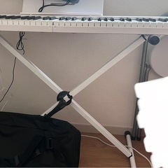 折りたたみ式電子ピアノの画像