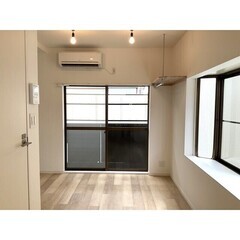 【内装おしゃれ✨】駅近😊バス・トイレ別！ スーパー・コンビニ徒歩...