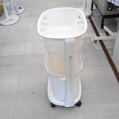 ランドリーバスケット キャスター付き ホワイト ランドリーワゴン 2段 横幅45x高さ75cm 苫小牧西店の画像