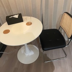 ダイニングテーブル　カフェテーブル　ラウンドテーブルの画像