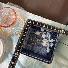 小皿5枚で240円の画像