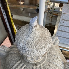 天辺少し欠けあります。　大きい灯籠の画像