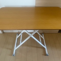 昇降可能テーブルの画像