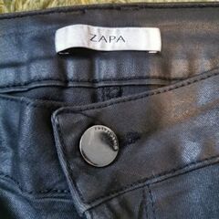 Zapa スリムフィット デニムパンツ (ブラック) W32 - フランスブランドの画像