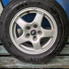 日産スカイラインGT-S純正タイプMホイールとmomoスタッドレスタイヤ4本の画像