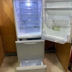 (受け渡し予定者あり)動作確認OK シャープ 3ドア 両開き 冷蔵庫 350L 2022年製 傷ありの画像