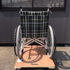 【未使用に近い美品・良品】　アルミ製車いす・車椅子（自走・介助兼用）　22インチ　耐荷重100㎏　ヤマトらくらく家財宅急便の画像