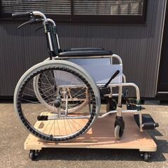 【未使用に近い美品・良品】　アルミ製車いす・車椅子（自走・介助兼用）　22インチ　耐荷重100㎏　ヤマトらくらく家財宅急便の画像