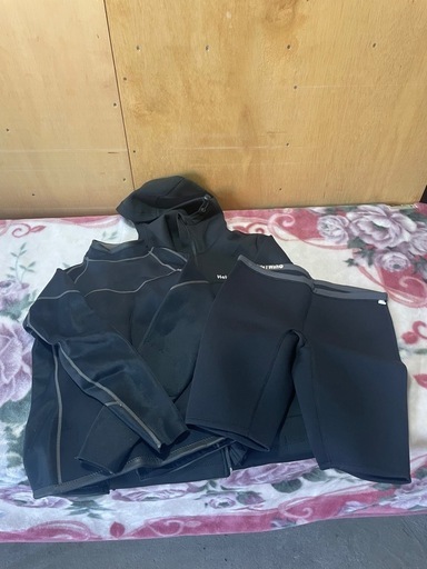 ヘレイワホ Hele i Waho ウェットスーツ XLの上下とMのパーカー 中古品