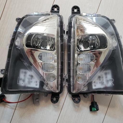 特価！50 プリウス　前期　フォグランプ　純正　加工品h11 こ様専用！50プリウス 純正フォグランプ h11バルブ 加工品