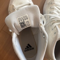 adidasスニーカーの画像
