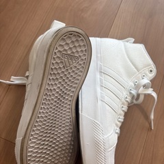 adidasスニーカーの画像