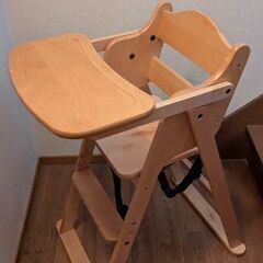 木製ベビーチェアの画像