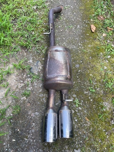 プリウス 30 ガナドールマフラー　くり抜き加工