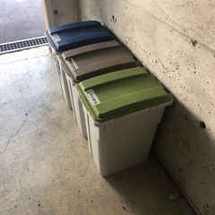 ゴミ箱の画像