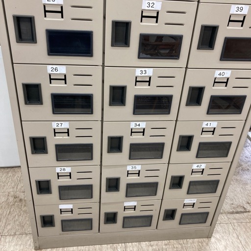 【ジモティー割引で最大15％OFF⭐️】  KOKUYO　靴箱　シューズケース　下駄箱　学校　オフィス