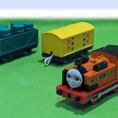 美品●プラレール トーマスフレンズ★TS-２２ きかんしゃ ニア ケニア出身 女性機関車★純正３両編成 簡易清掃 整備点検 静穏走行確認済◎の画像