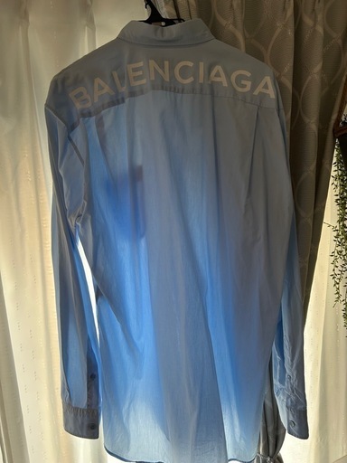 BALENCIAGA バックロゴプリントオーバーサイズ長袖シャツ