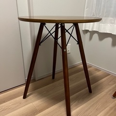 丸テーブルの画像
