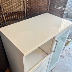 【武蔵小山店】 レンジボード キッチン収納 家電収納 食器棚 スリムボード フロストガラス 白 ホワイト コンパクト収納 キッチンラック 電子レンジ台 炊飯器ラック 引き出し収納 キッチンワゴン 一人暮らし キッチンキャビネットの画像