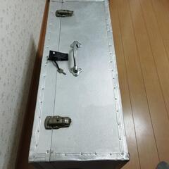 昭和レトロ トランクケース大 鍵あり ジェラルミンの画像