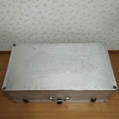 昭和レトロ トランクケース大 鍵あり ジェラルミンの画像