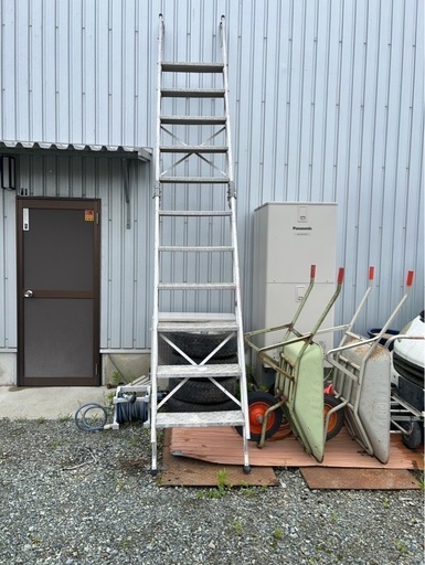 仮設階段　お話し中