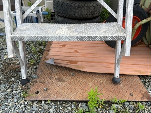 仮設階段　お話し中