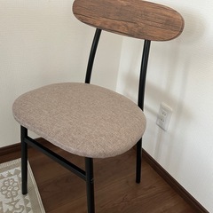 ダイニングテーブルの画像