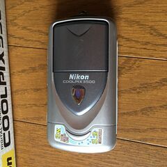 Nikon COOLPIX 3500 デジタルカメラ 回転レンズ機構搭載の画像